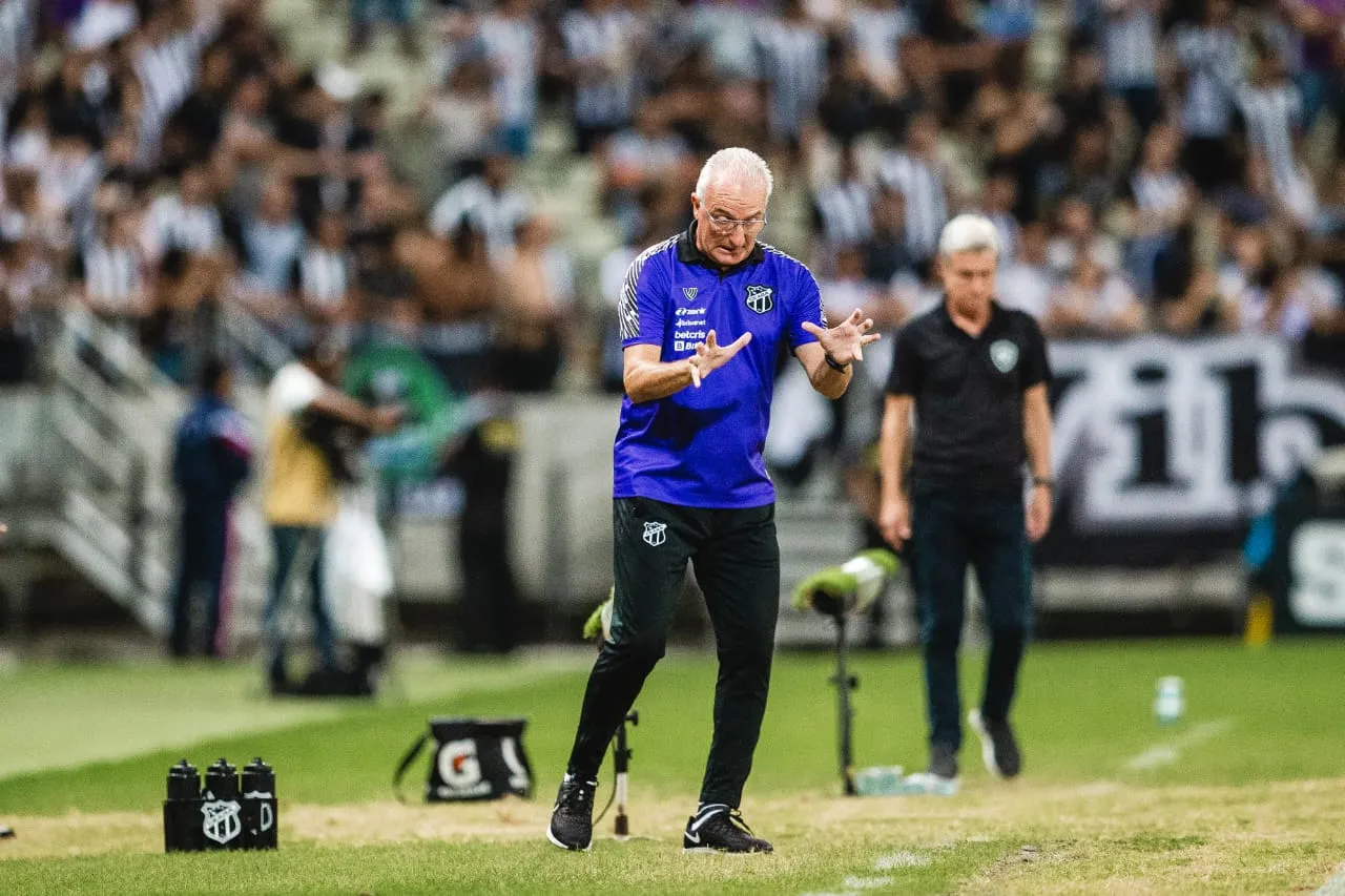 O técnico Dorival Júnior buscou soluções para melhorar a atuação do Ceará