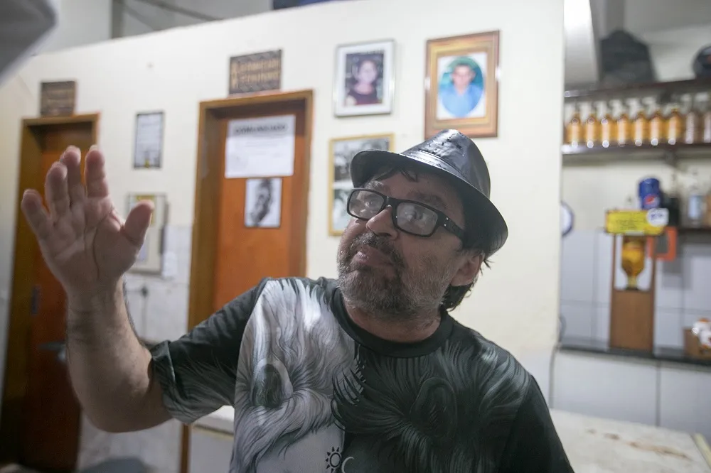 O funcionário público Miguel Nascimento frequenta o bar desde os 15 anos de idade – quando tudo ainda era mercearia