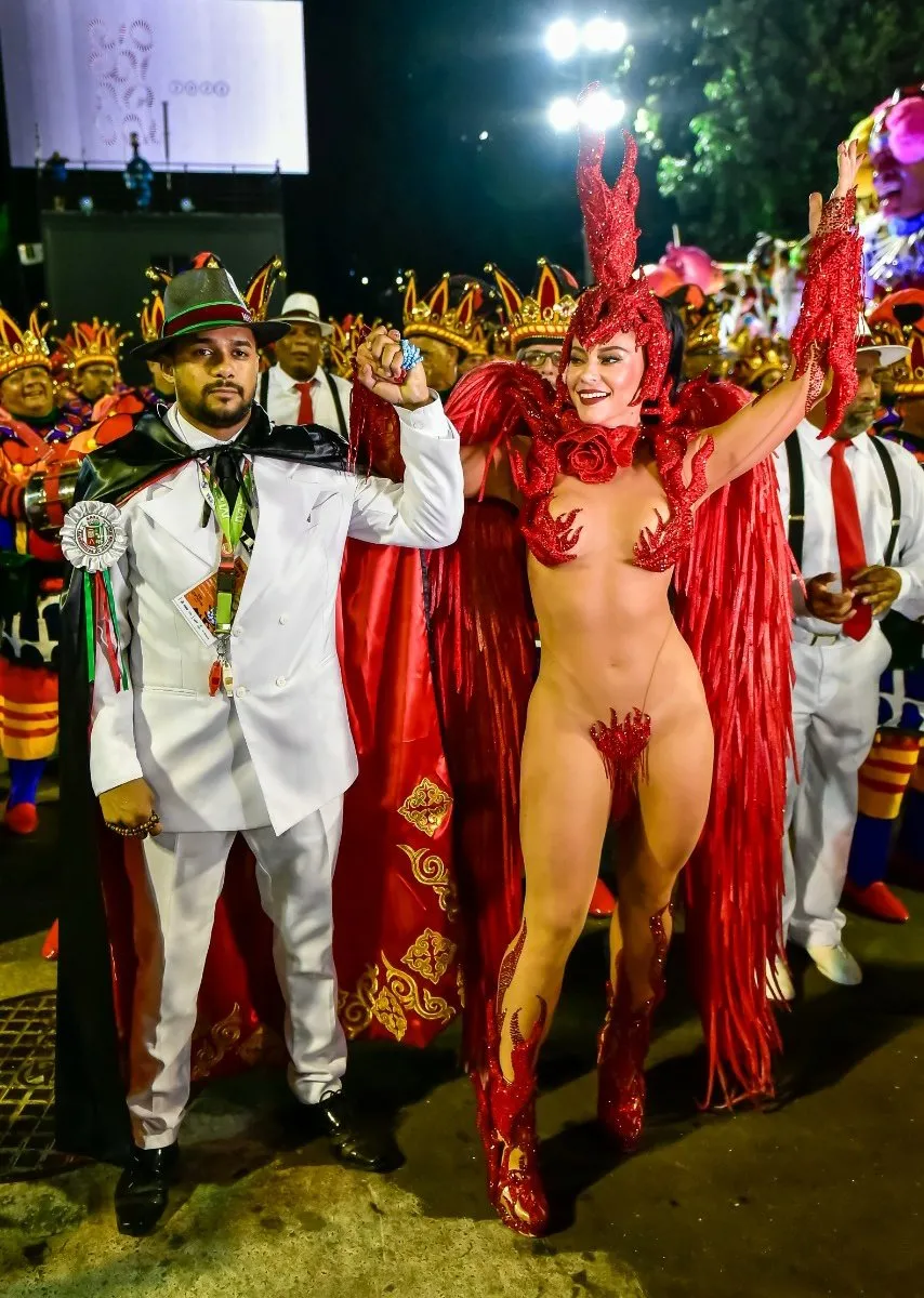 Paolla Oliveira ousou como rainha de bateria da Grande Rio