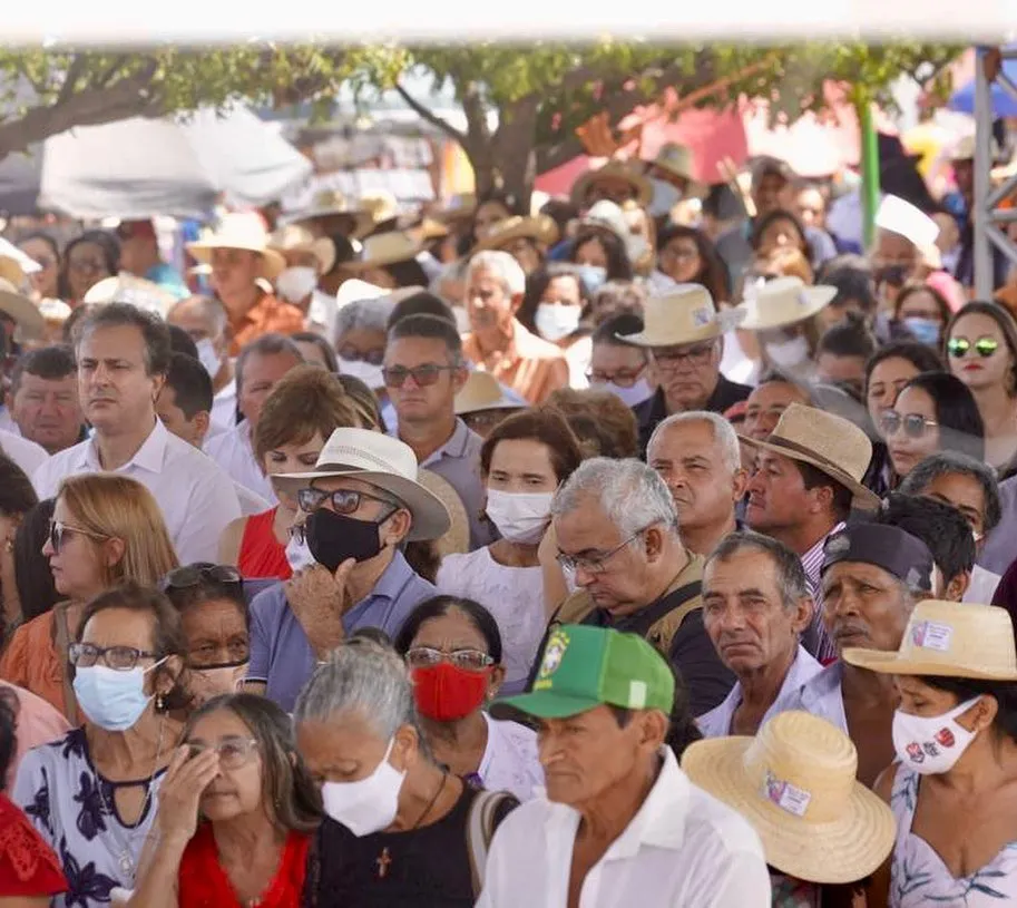 Ex-governador participou de celebração de missa em Tauá no domingo (1).