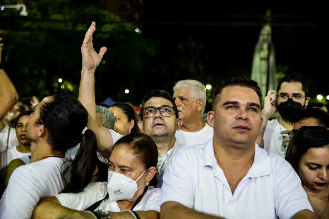 Fiéis acompanharam a chegada da procissão no Santuário de Fátima