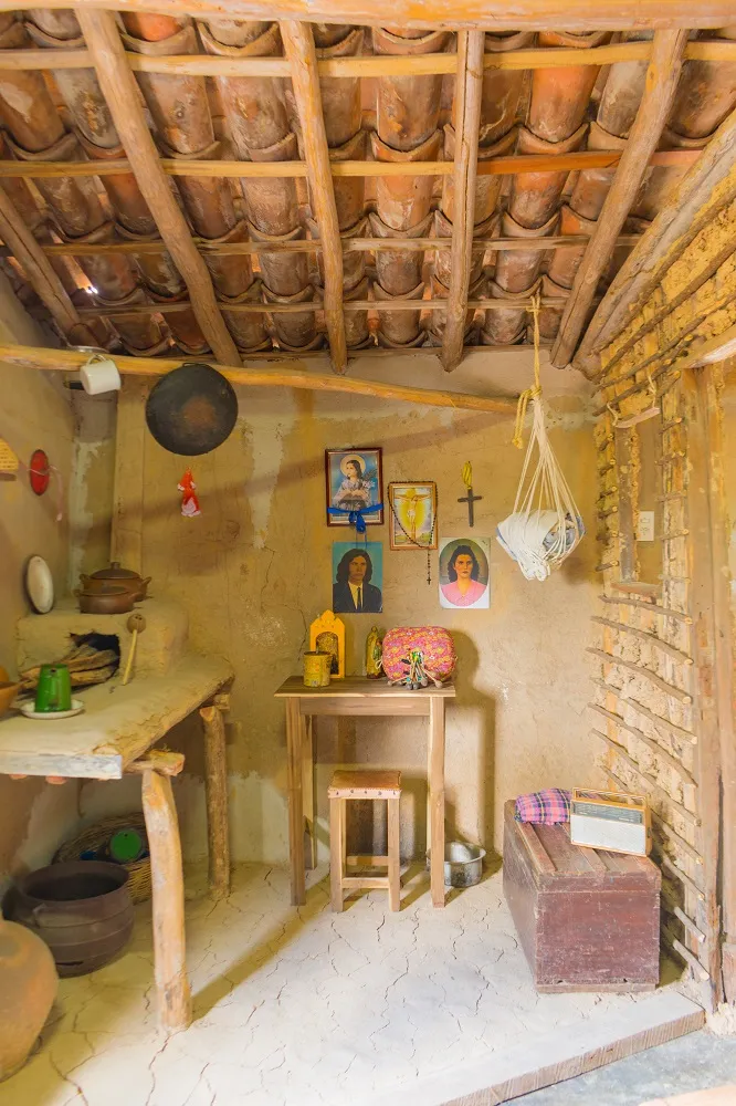 De fotografias a documentos, passando por ex-votos, bordados e prensas, tudo cabe nos recintos do Museu