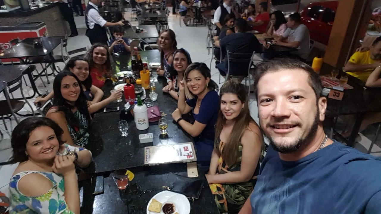 Régis Cardoso com parte da turma do Colégio Redentorista