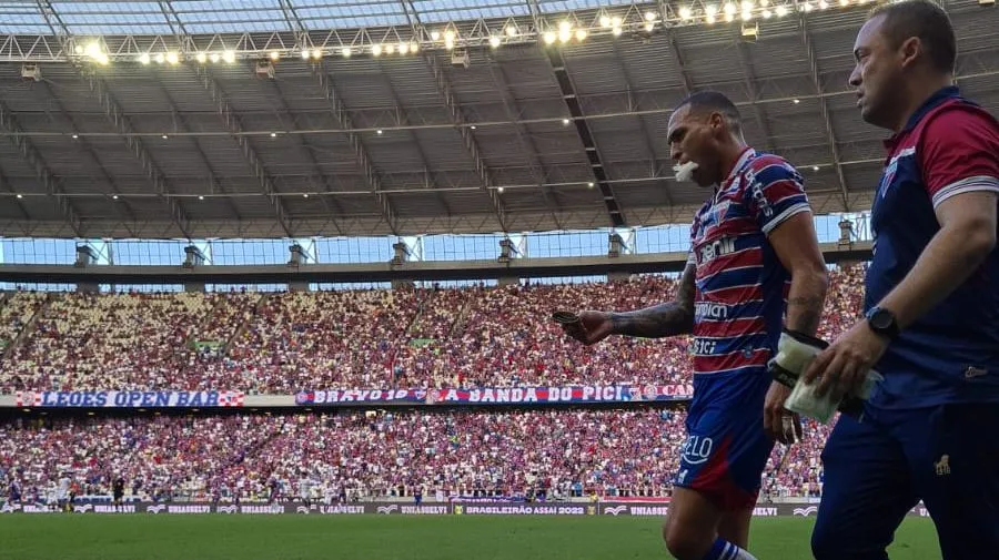 Titi quebrou dois dentes no último jogo, mas viajou com a delegação do Fortaleza