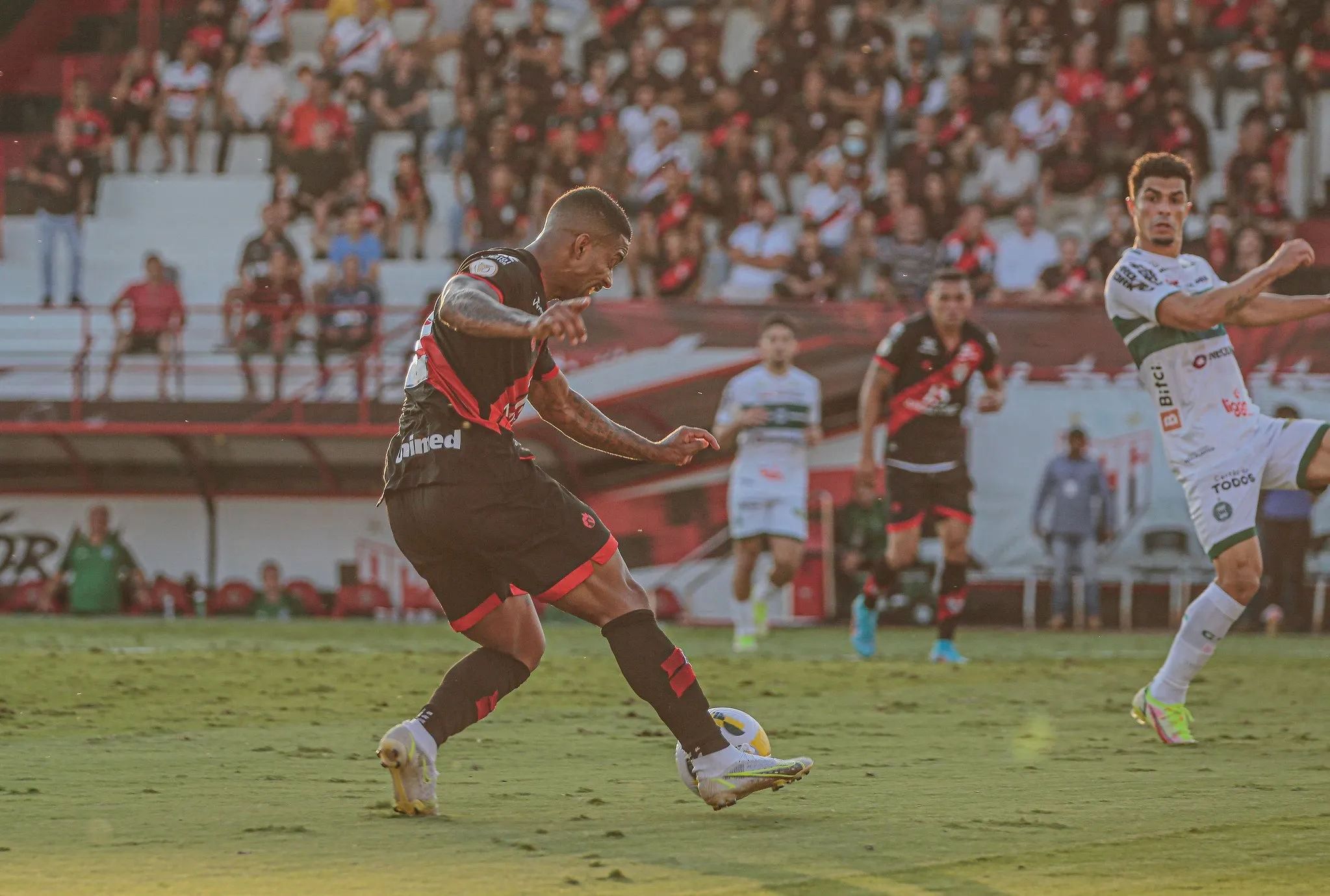 O Atlético-GO é um dos times brasileiros que segue vivo na Sul-Americana