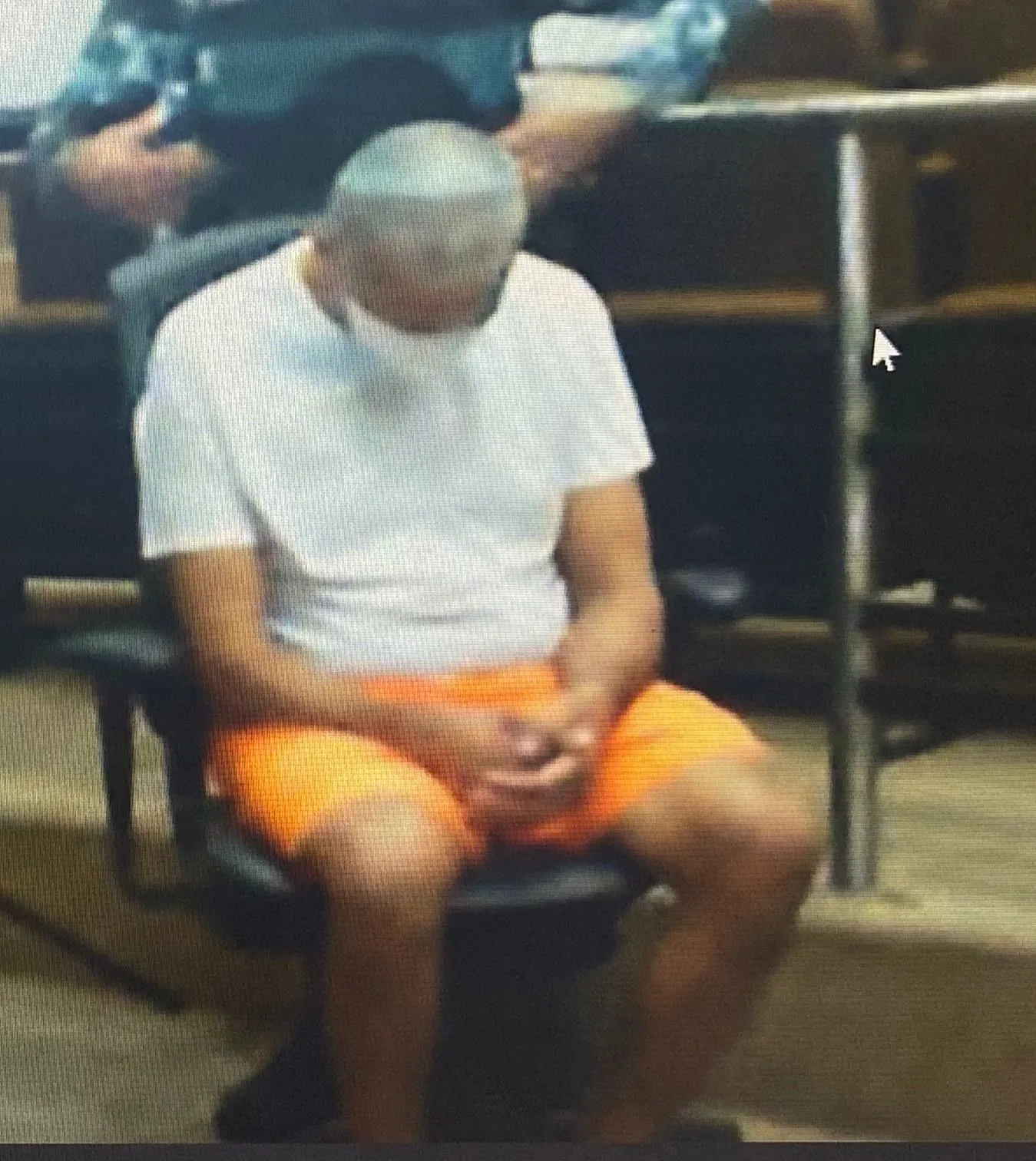 Durante parte da sessão, Zé do Valério se manteve de cabeça baixa, escoltado por policiais