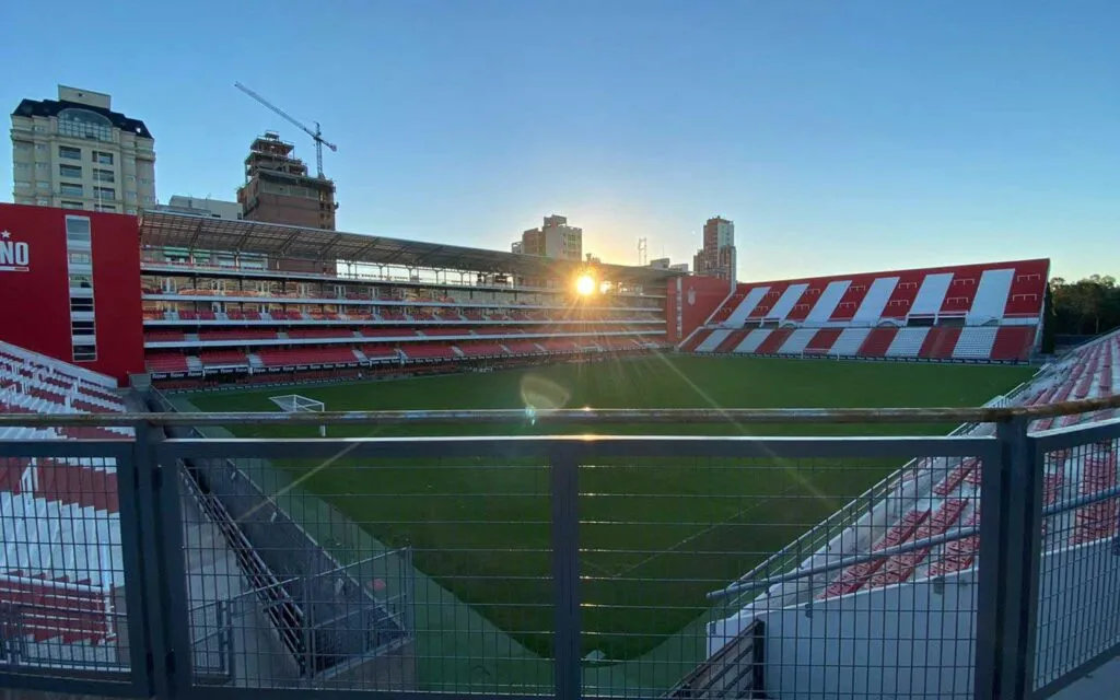 O Estudiantes também manda os jogos no estádio Uno, na Argentina