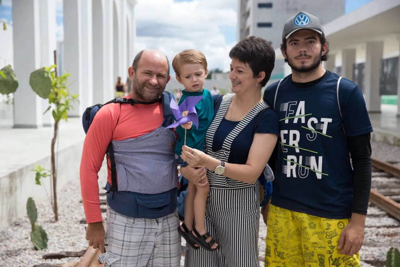 Da esquerda para a direita, João Batista Salmito, o pequeno João Pedro, Ana Patrícia Moura e Anderson Oliveira: primeira vez na Estação