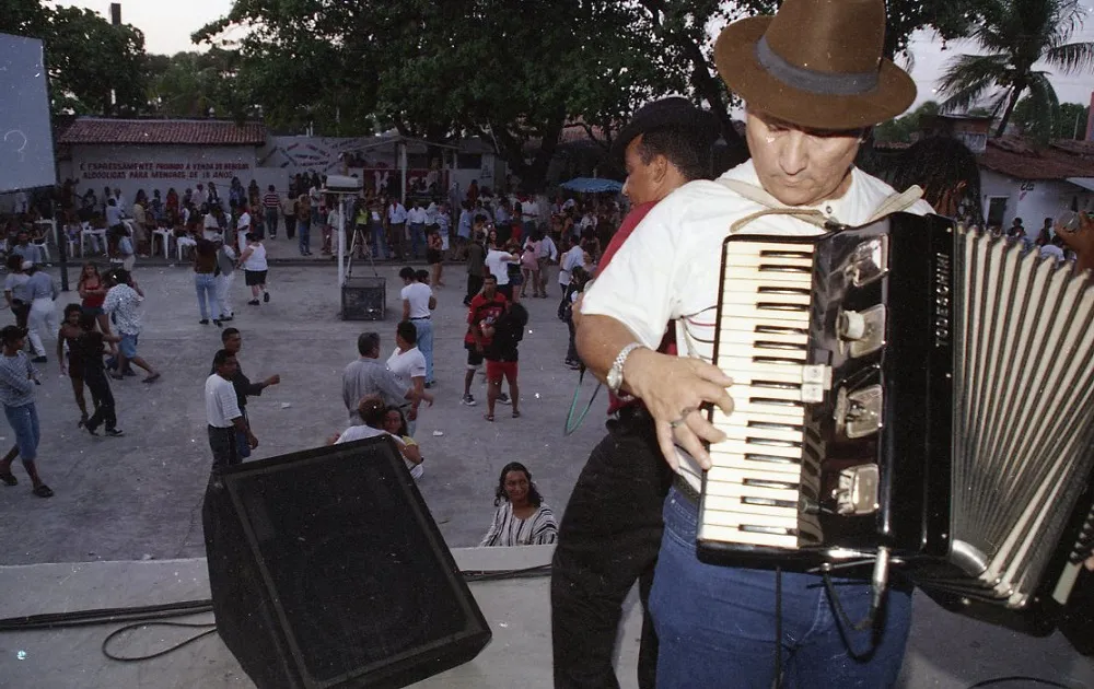 O forró empregou milhares de pessoas – de gerentes de bandas, músicos e compositores a profissionais de estúdios de gravação, dançarinos e coreógrafos