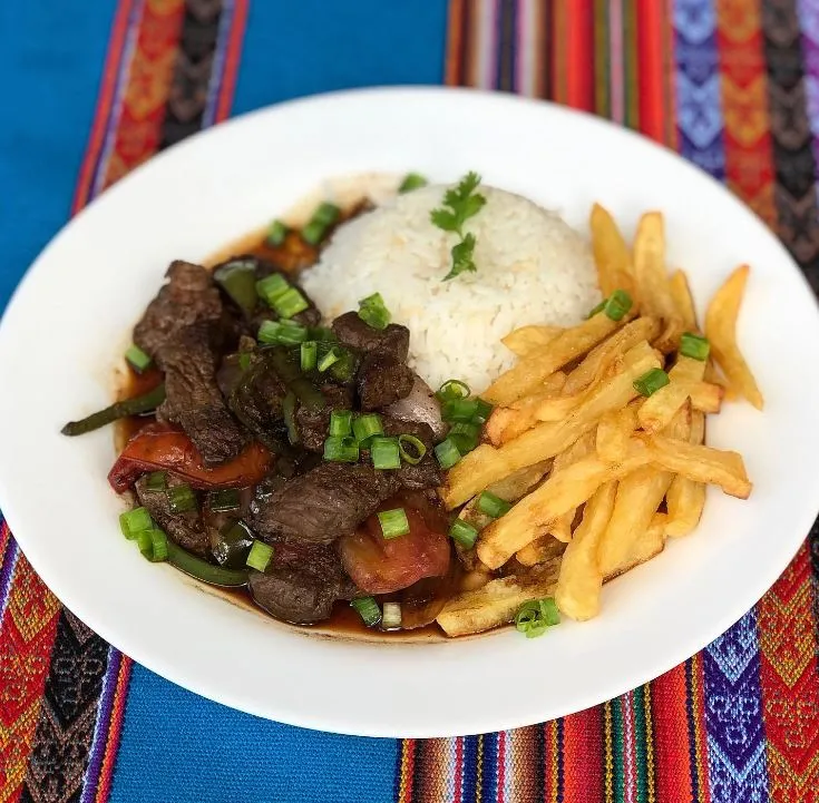 Lomo Saltado servido Restaurante Lima 21
