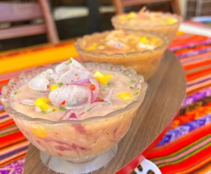 Trio de ceviches servido pelo Restaurante Lima 21