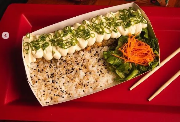 Mahi Katsu servido pelo Mahalo Poke