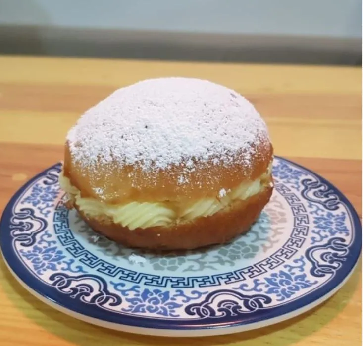 Bola de Berlim servida pelo Tasquinha Portuguesa