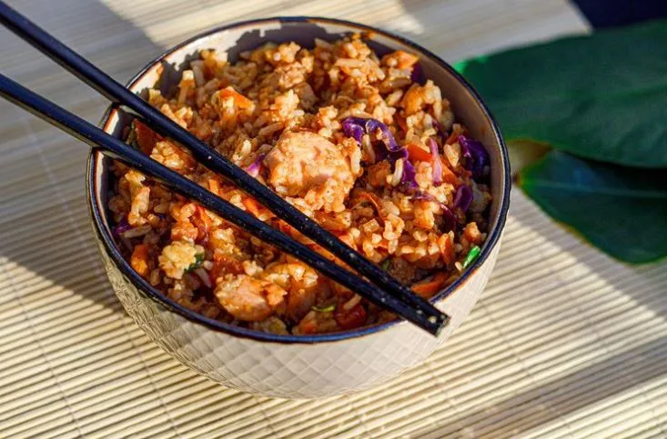 Fried rice servido pelo Momothai Food