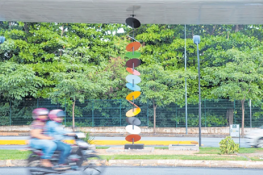 Primeiramente projetada para o jardim do Armazém do Sul, hoje este trabalho está na avenida Engenheiro Santana Júnior