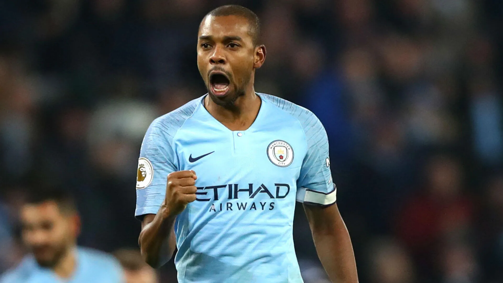 O volante Fernandinho era o capitão do Manchester City