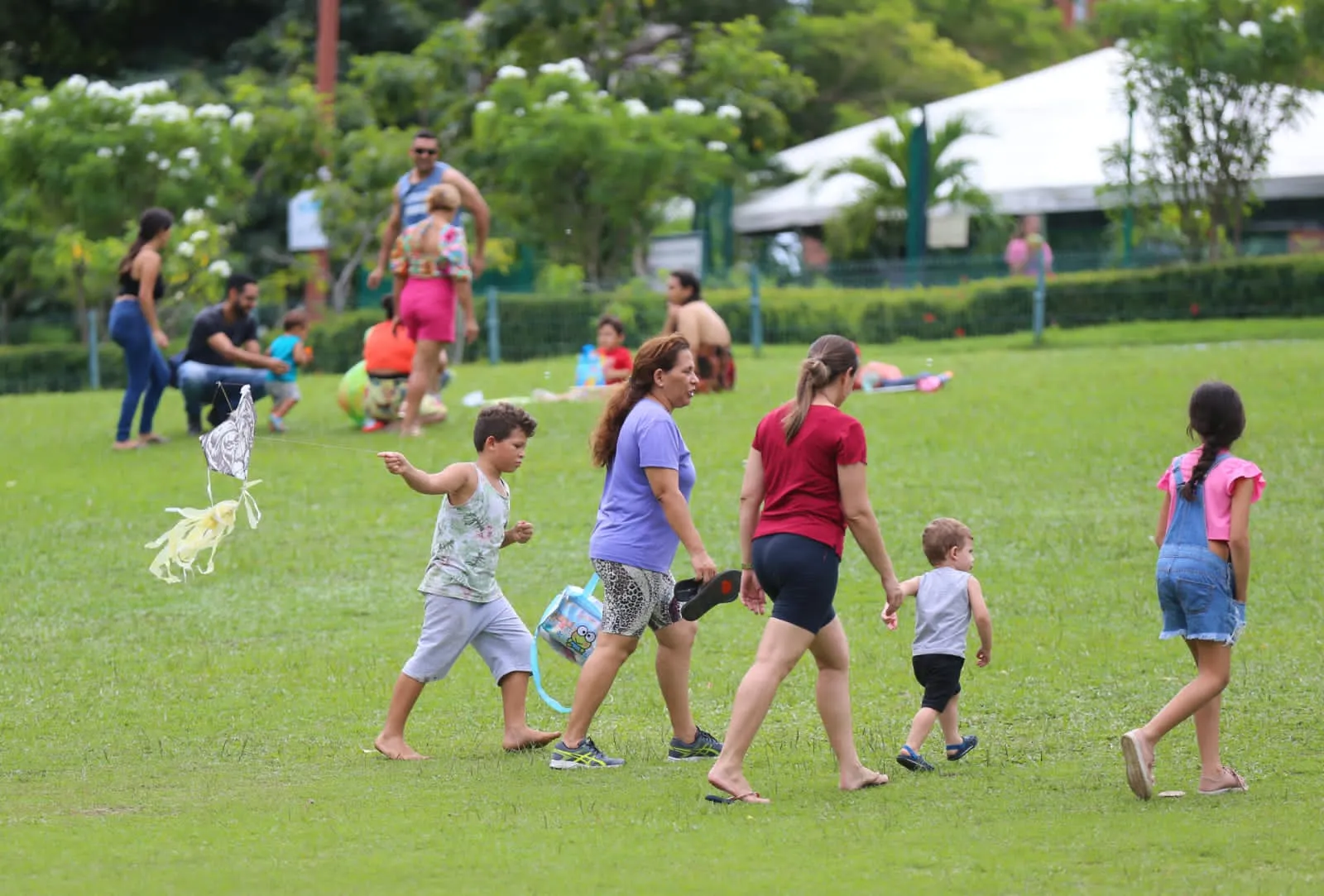 Os parques ao ar livre são opção para as famílias de Fortaleza, principalmente aos domingos