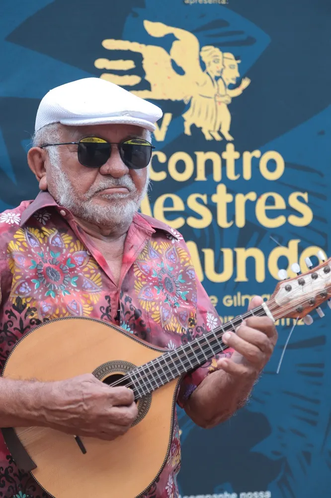 Mestre Macaúba do Bandolim é conhecido nas rodas de choro e samba de Fortaleza
