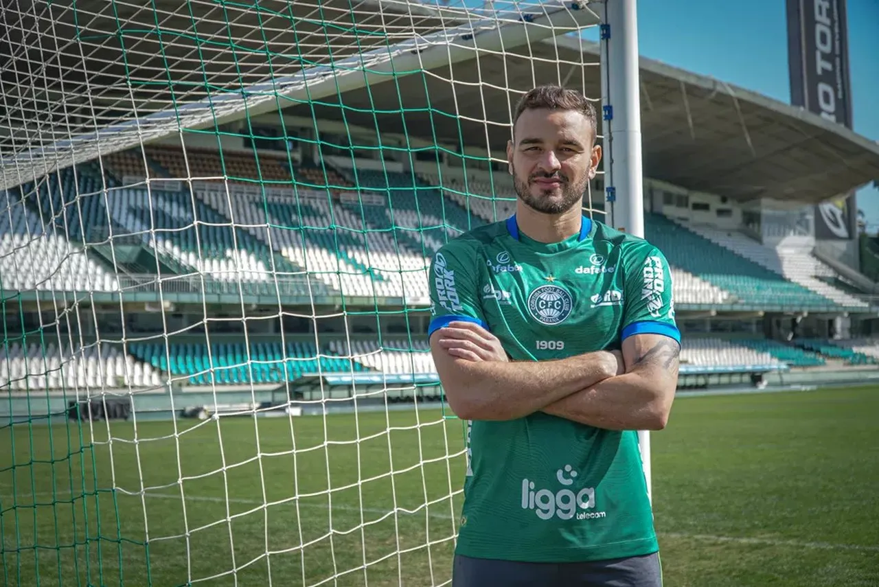 Gabriel Vasconcelos foi a 1ª contratação do Coritiba na nova janela de transferência