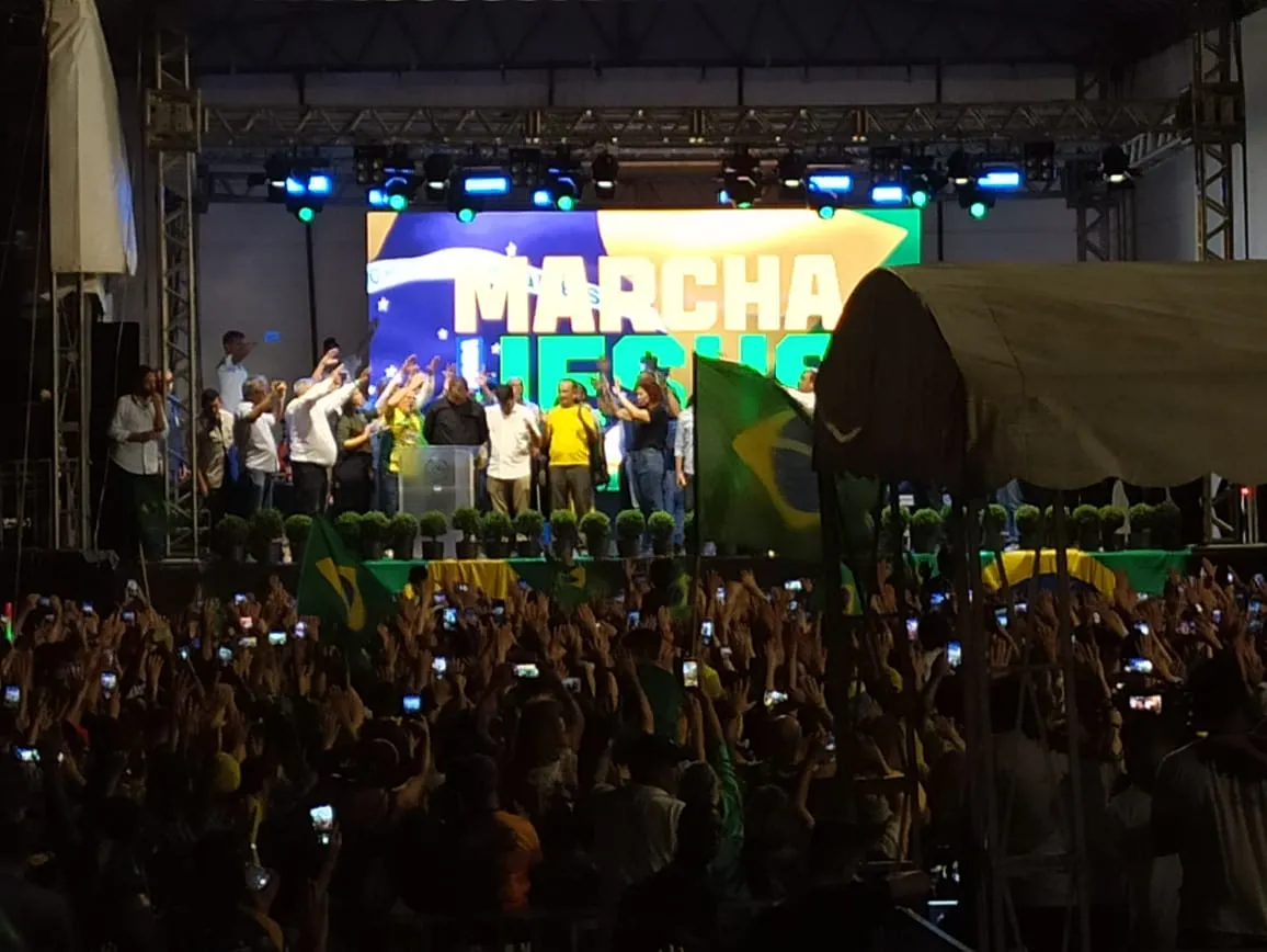 Oração por bolsonaro no palanque da Marcha para Jesus