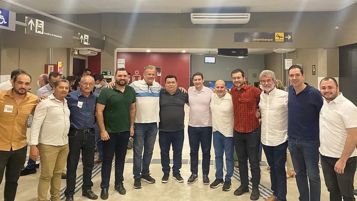 Roberto Cláudio recepcionado por deputados e lideranças no Cariri