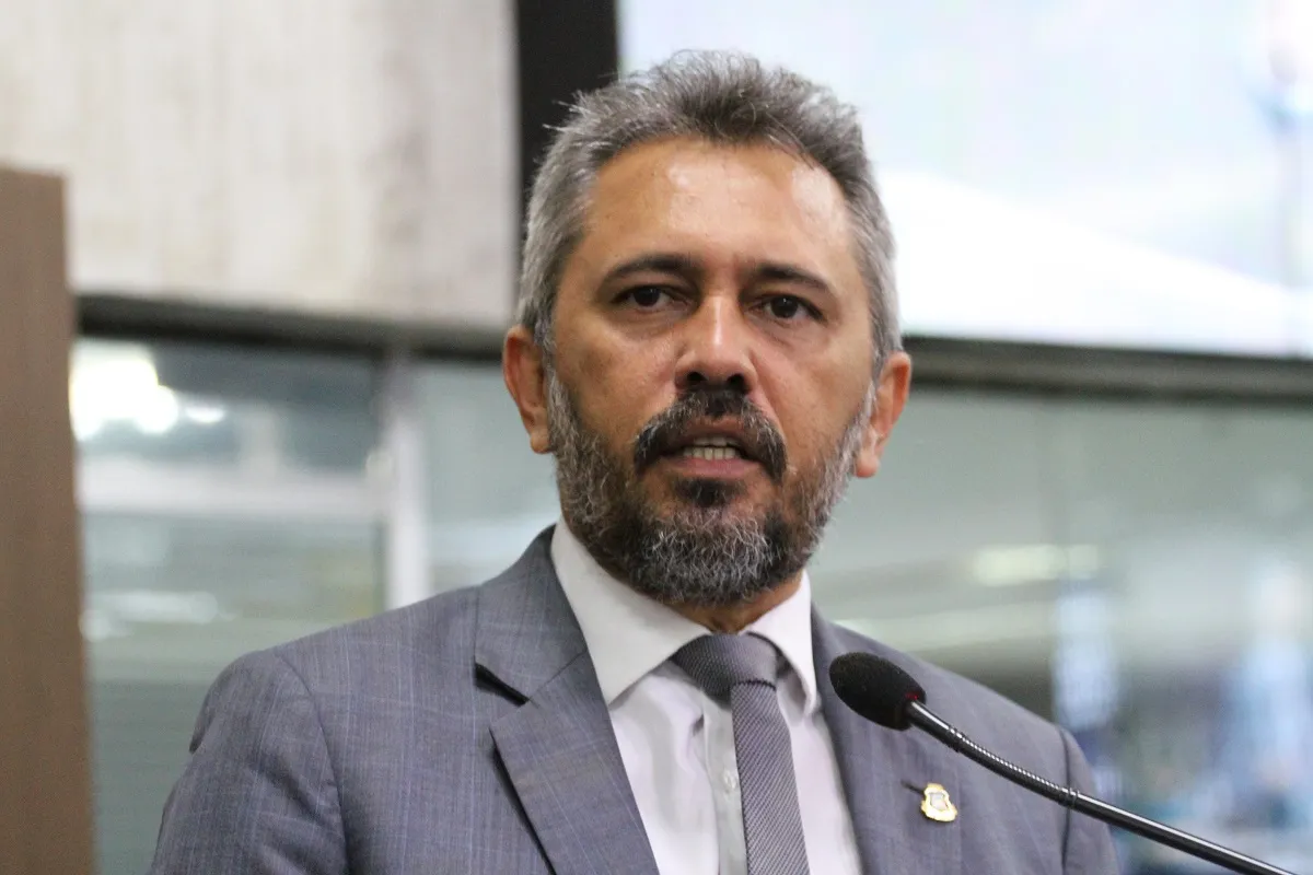 Deputado estadual Elmano Freitas