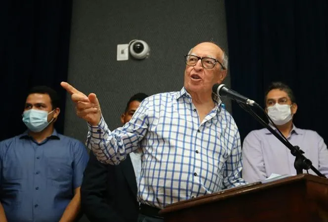 Ex-governador Lúcio Alcântara lembra as eleições de 2020, quando Wagner concorreu para prefeito de Fortaleza e teve como vice a advogada Kamila Cardoso, ambos à época no Pros.