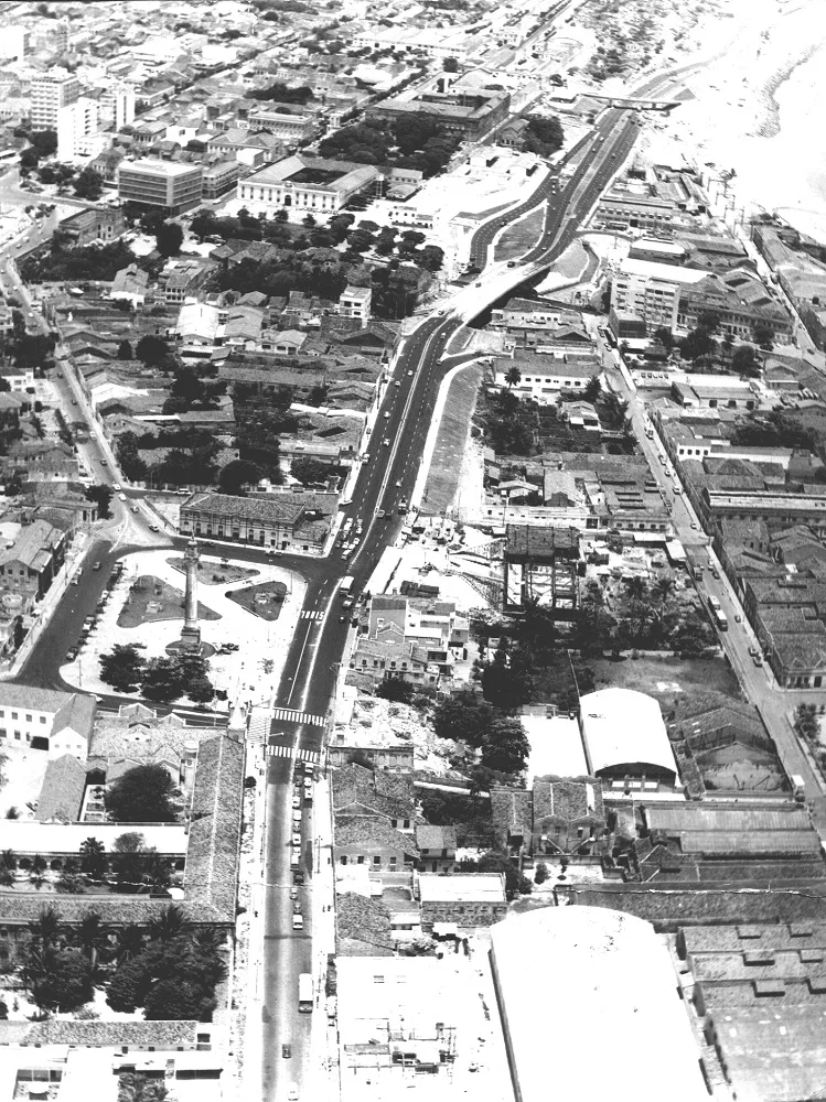 A construção da Leste Oeste na década de 1970 veio junto à estruturação de outras vias importantes de Fortaleza.