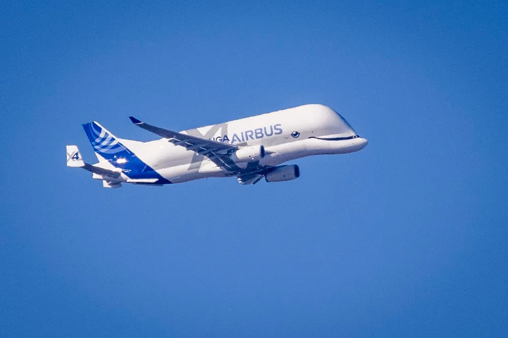 O modelo é o A300-600ST, derivado do antigo A300, onde a sigla ST significa Super Transporter (Super Transportador)