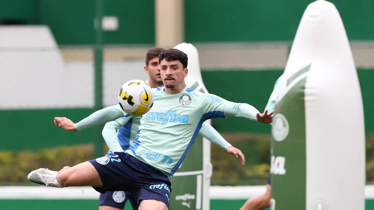 Piquerez deve ser titular na lateral-esquerda contra o Ceará