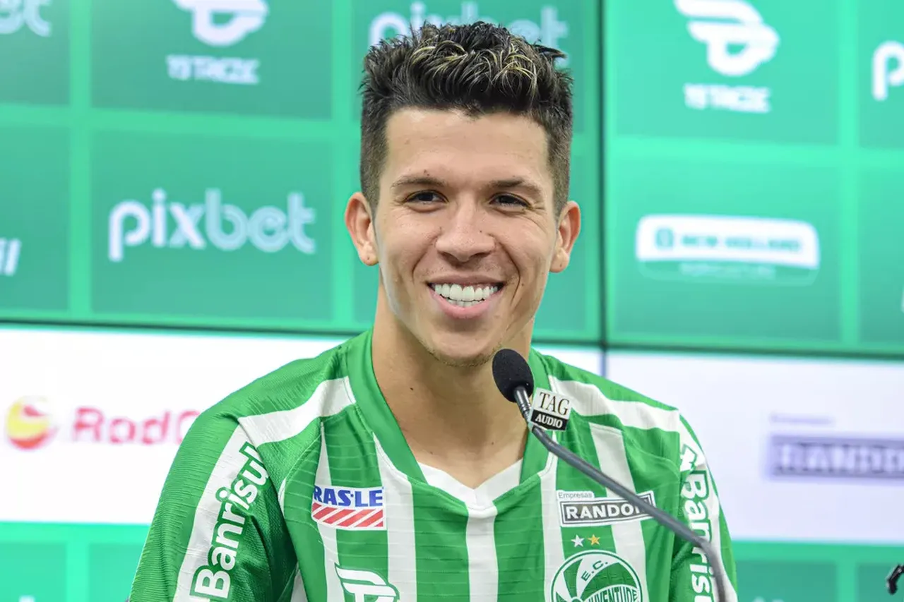 O meia Bruno Nazário é uma das novidades do elenco do Juventude