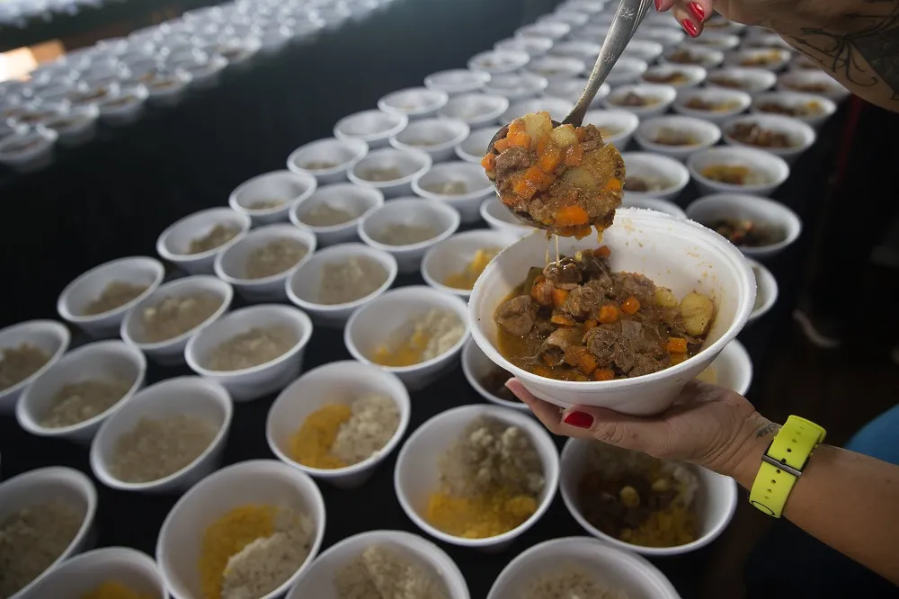 A inseguranção alimentar tem relação com o falta de acesso pleno e permanente à comida