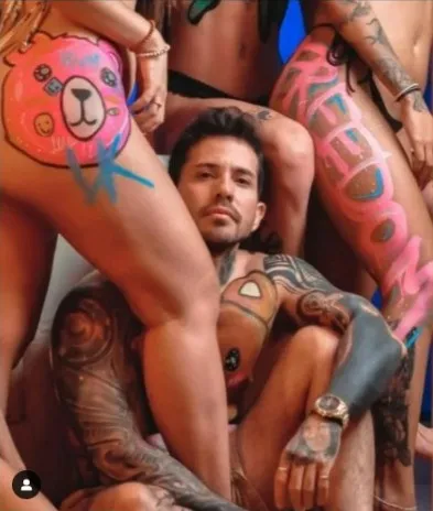 Arthur o Urso, modelo e 'influencer do amor livre'