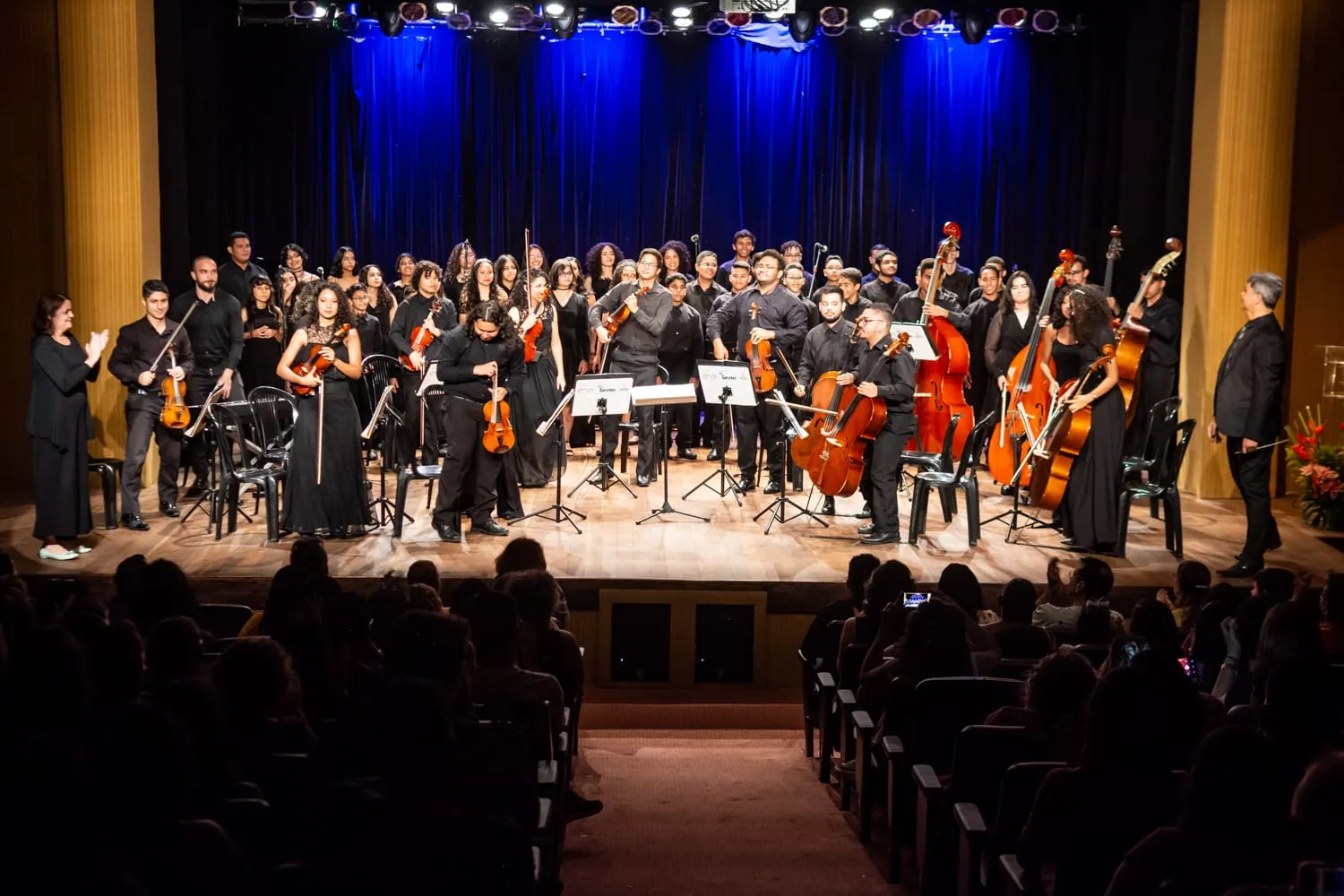 Orquestra Jacques Klein, formada por alunos do instituto de mesmo nome, entre 14 e 18 anos