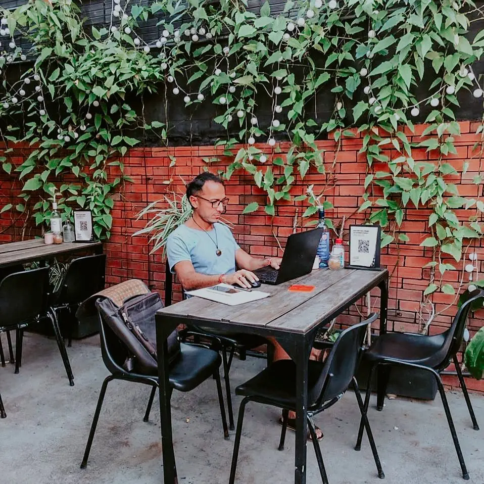 Imagem da notícia: 'Home office' fora de casa: lugares para trabalho remoto em Fortaleza; alguns oferecem café e água