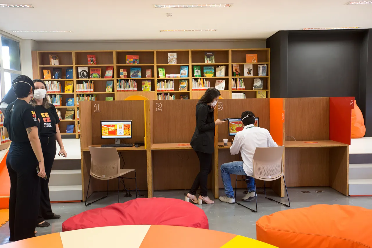 Bece conta com estações com computadores de uso coletivo