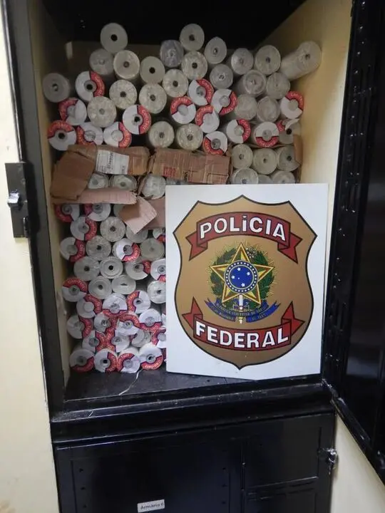 Imagem da notícia: PF prende mulher e apreende cocaína escondida em comércio na Maraponga, em Fortaleza