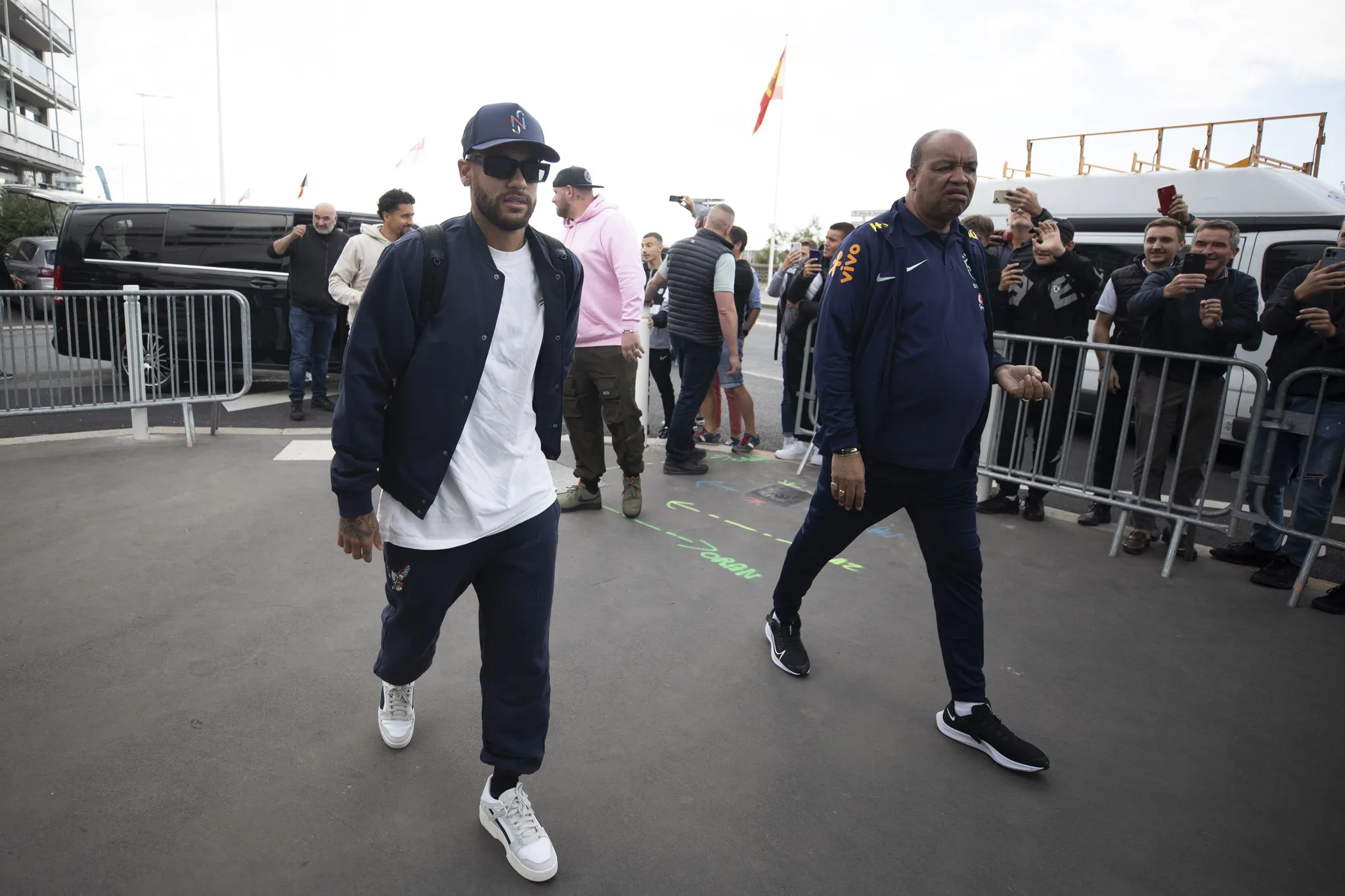 Neymar chegou em Le Havre nesta segunda-feira (19)