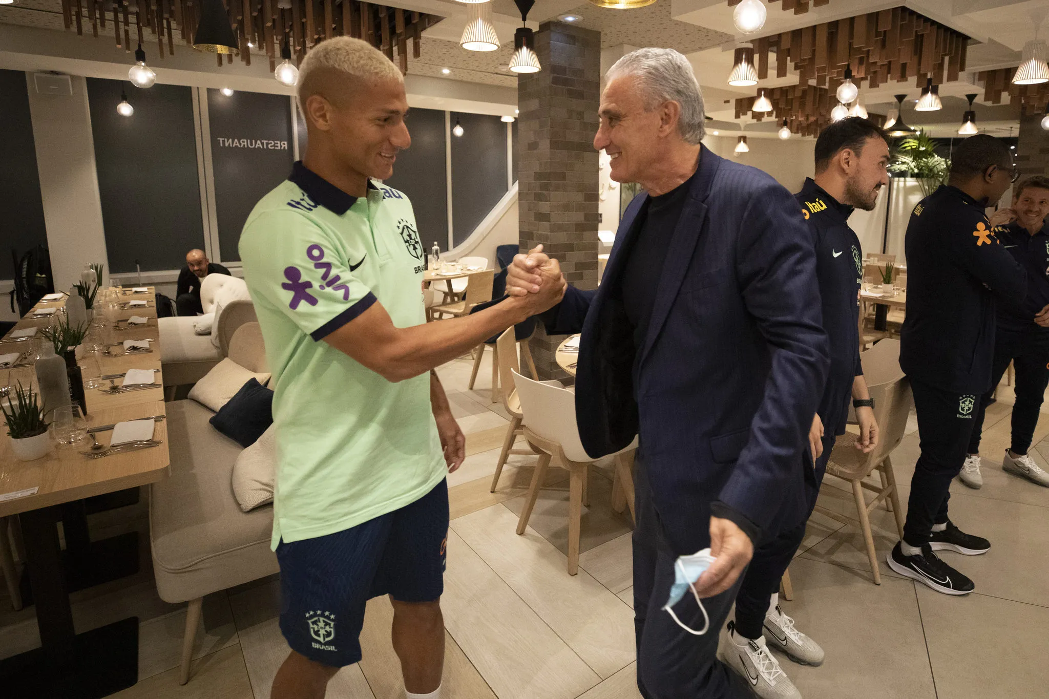 O atacante Richarlison, do Tottenham, foi recebeido pelo técnico Tite