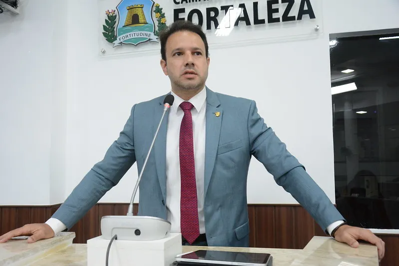 Vereador Léo Couto (PSB) é um dos cotados para concorrer ao cargo de Presidente da Câmara