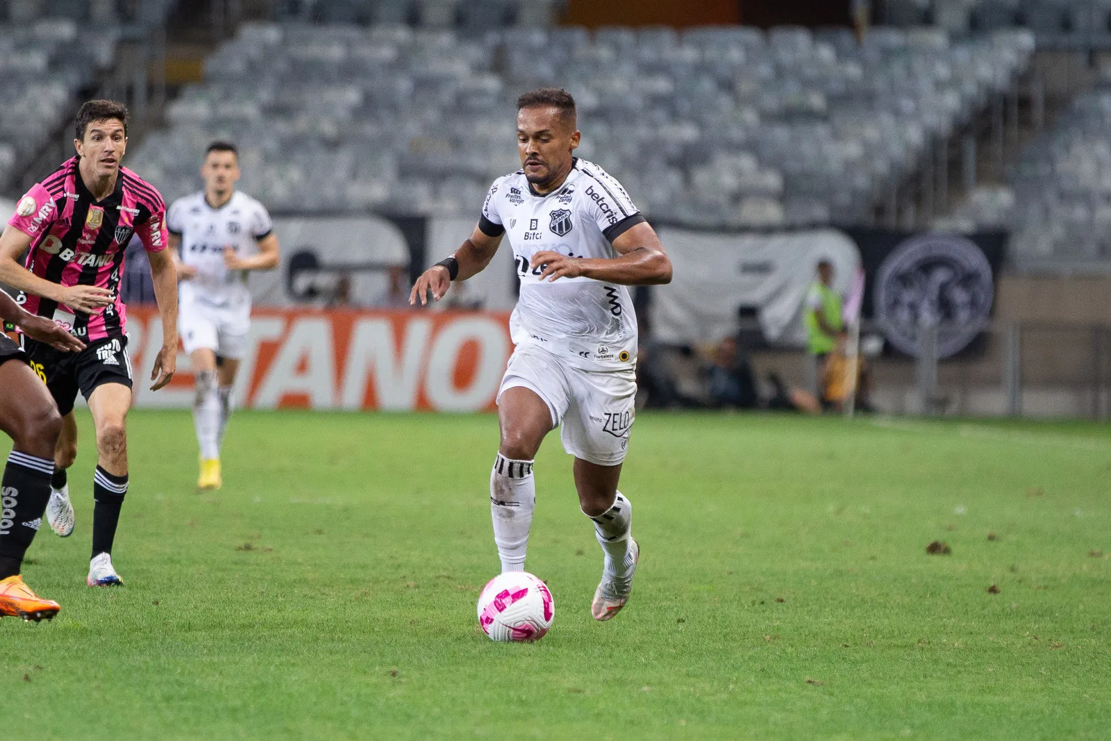 Bruno Pacheco foi escalado mais recuado no Ceará contra o Atlético-MG