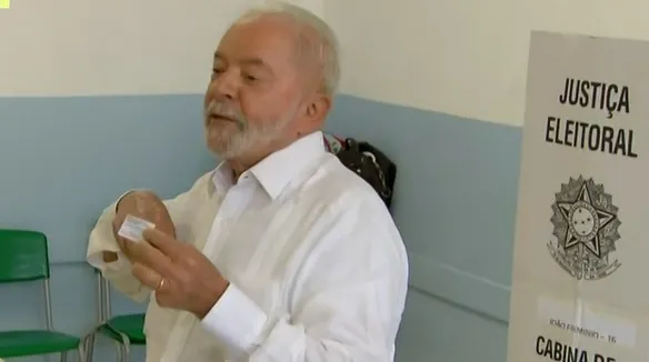 Lula votou em escola estadual de São Bernardo do Campo (SP)