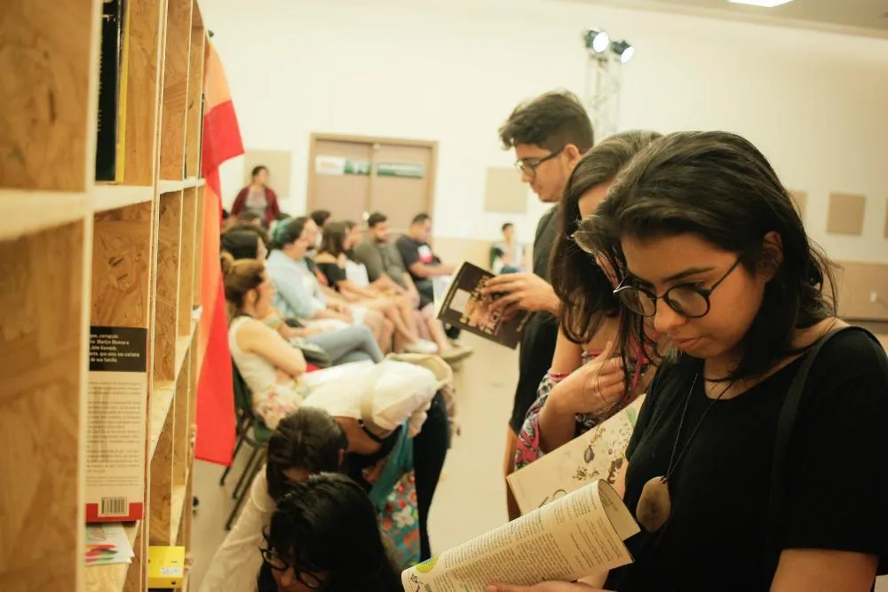 Saraus, rodas de conversa e mesas com narradores de RPG são a tônica do eixo Literatura, Juventude e Periferia