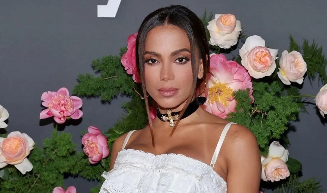 Imagem da notícia: Anitta dá entrada em hospital de São Paulo: 'já já eu volto pra casa'