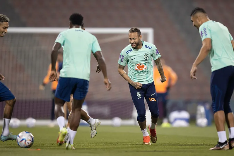 Neymar ficou de fora da partida contra Camarões, quando foi substituído por Fred