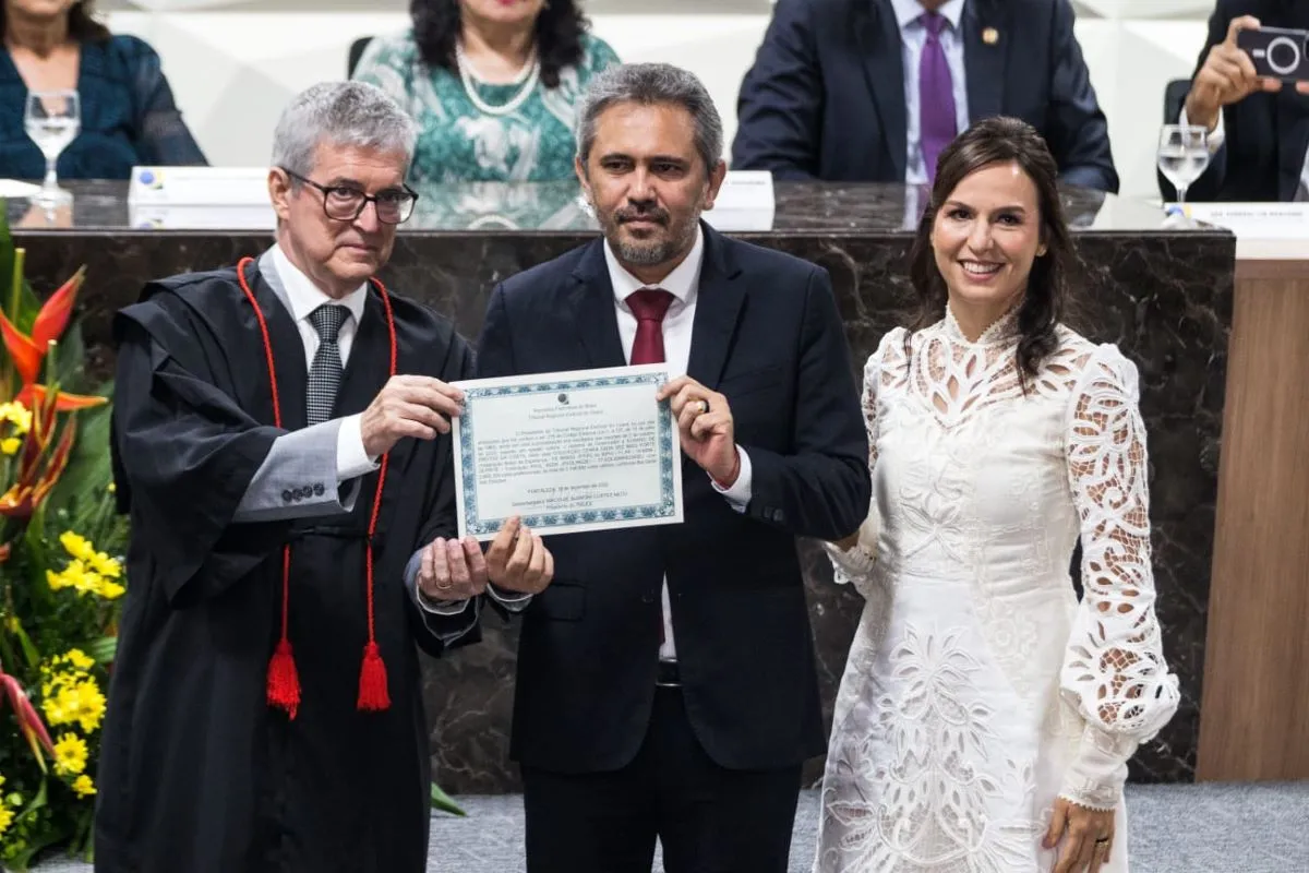 Elmano de Freitas foi diplomado como governador eleito