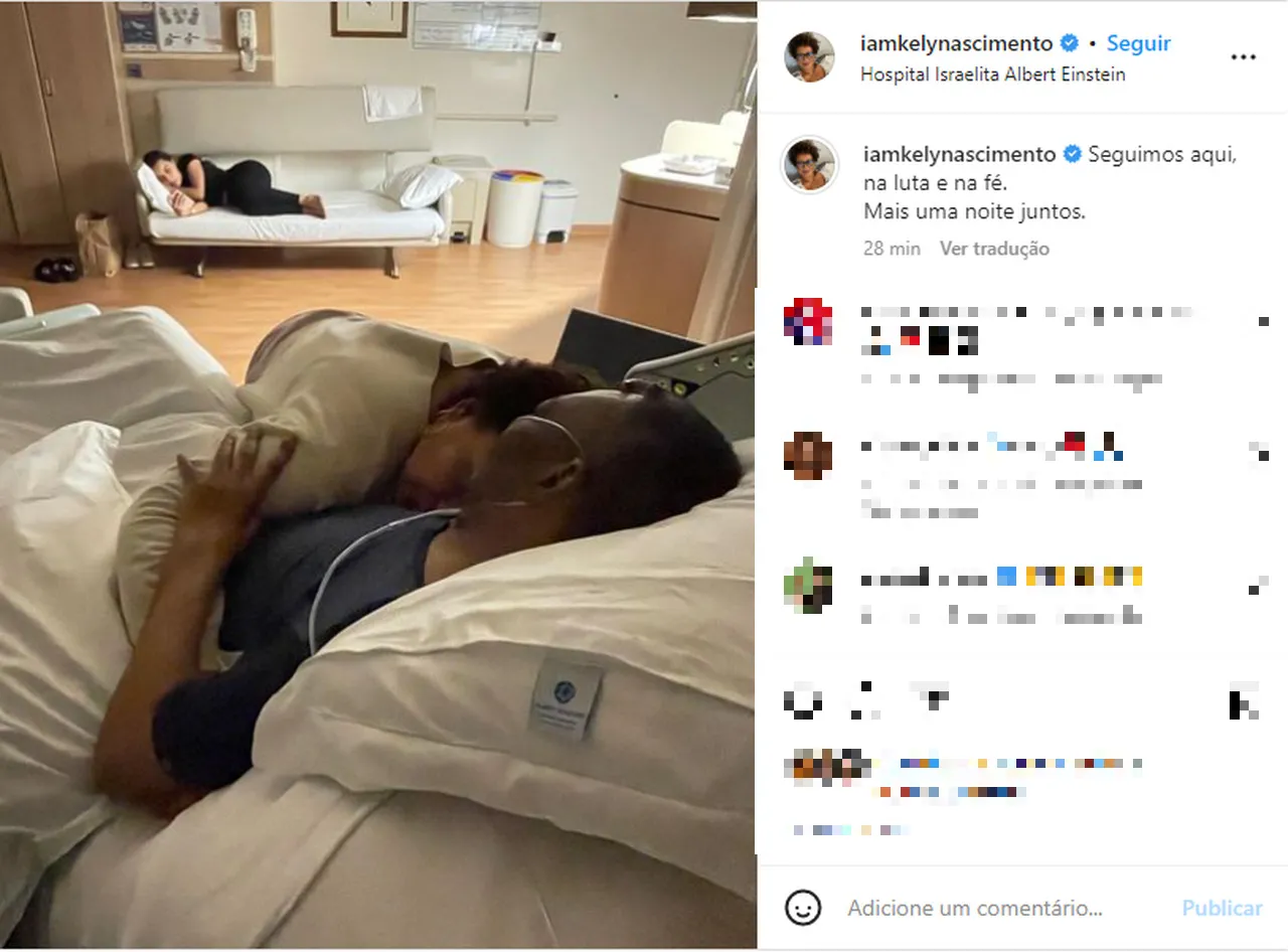 Filha de Pelé compartilha foto do jogador no hospital