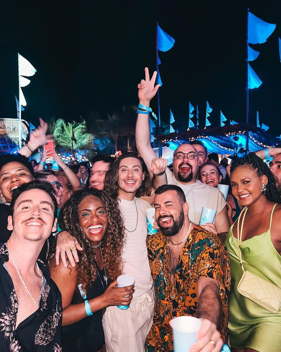 Wagner, Tiago, Fer Poli e Jessi aparecem em foto em festa em Jeri