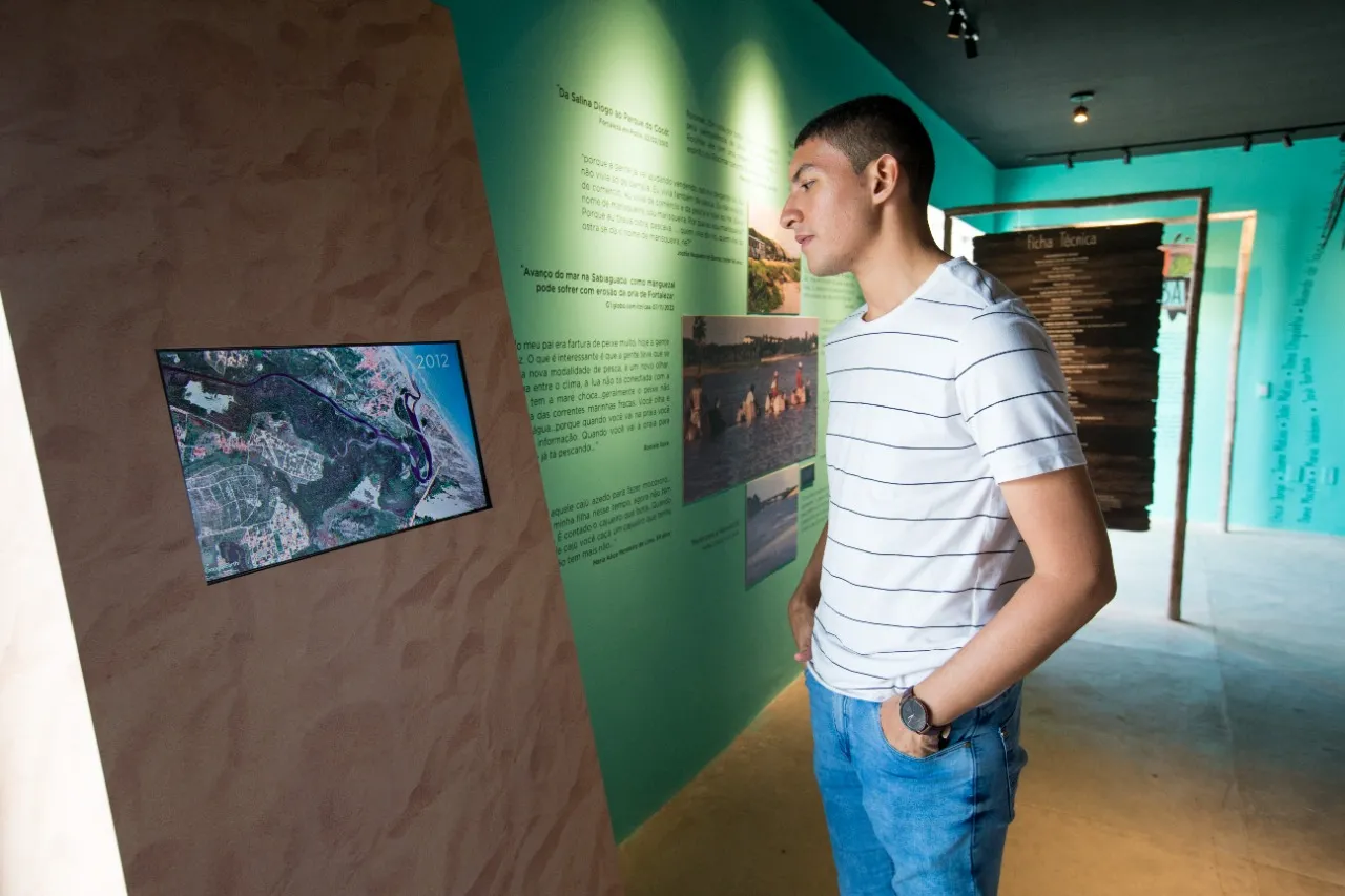 Um totem no museu dimensiona as modificações ocorridas no curso do rio que integra a Sabiaguaba