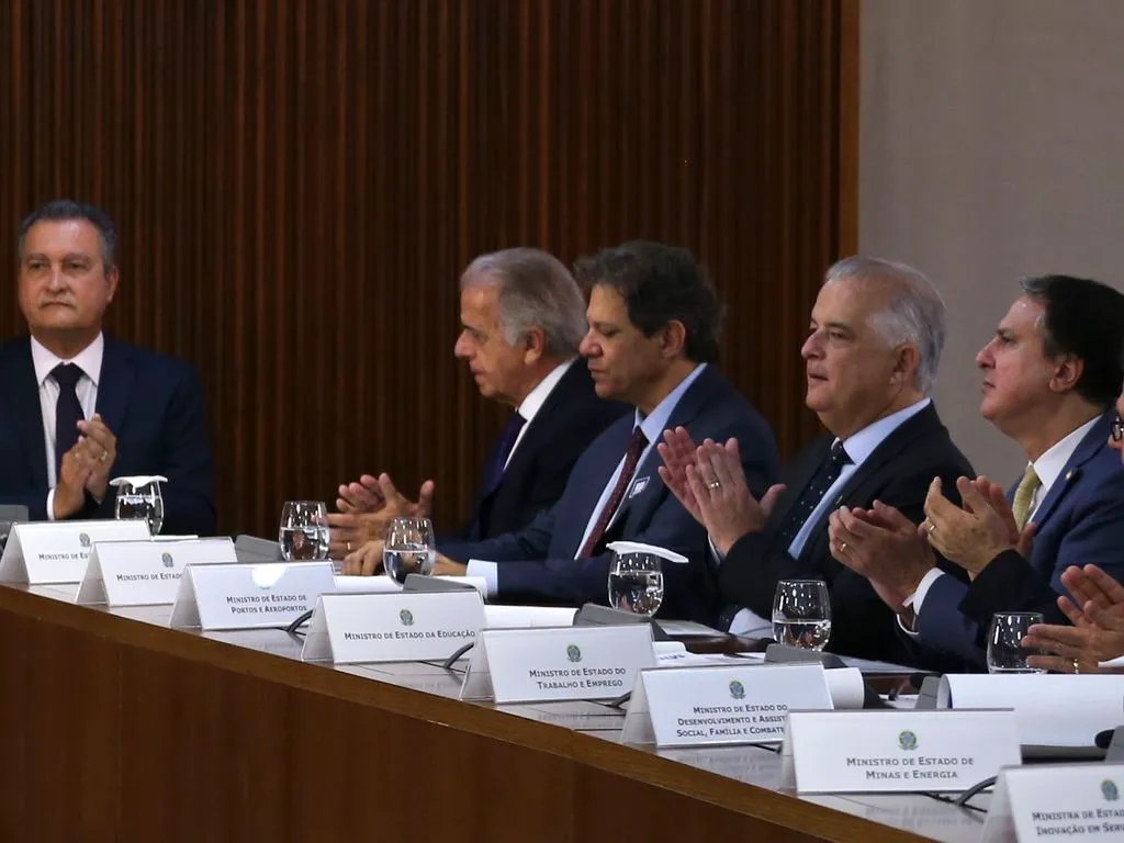 Camilo Santana participou da primeira reunião do primeiro escalão do Governo Lula